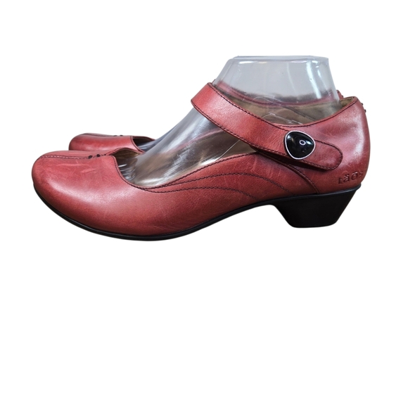 Taos Samba Red Leather Mary Jane Low Heels - Picture 1 of 12